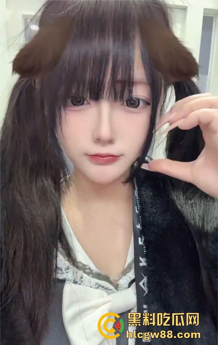 福建福清【 顾茹馨】19岁就玩疯了,大尺度Cos扮母狗,情趣装裹不住的骚气,全程扭腰掰腿等人来操!-1