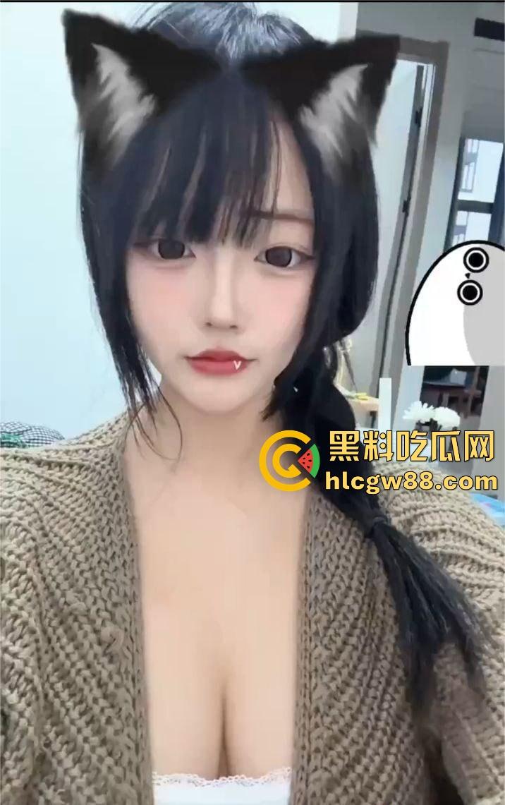 福建福清【 顾茹馨】19岁就玩疯了,大尺度Cos扮母狗,情趣装裹不住的骚气,全程扭腰掰腿等人来操!-3