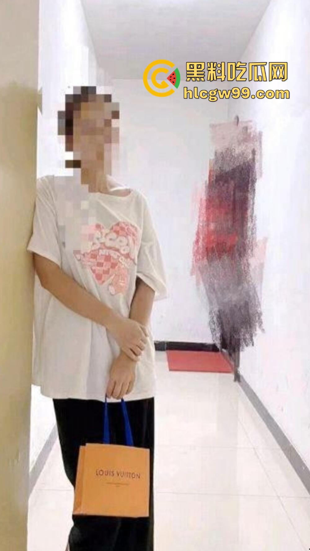 大神强奸美女邻居,NTR少妇当着孩子面娇喘求饶,誓不让老公再碰,声称老公是个废物只为做我的吞精工具!-12