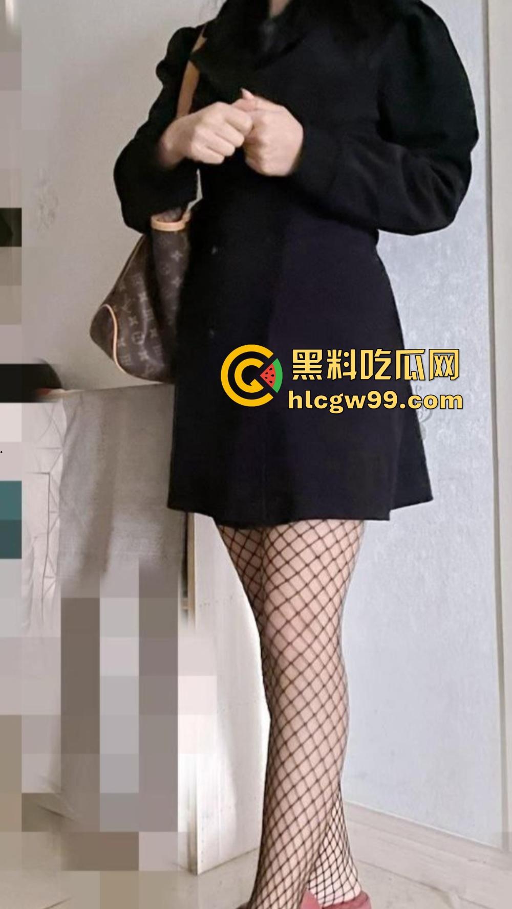 大神强奸美女邻居,NTR少妇当着孩子面娇喘求饶,誓不让老公再碰,声称老公是个废物只为做我的吞精工具!-13
