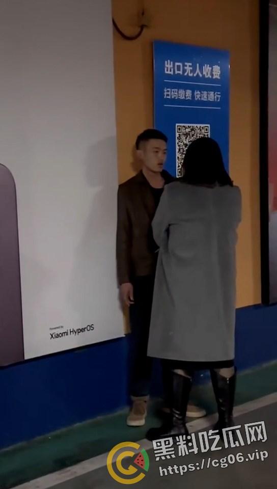 潍坊万达大瓜!地下车库捉奸 场面极其混乱 我带着闺蜜的出轨的老公去捉奸闺蜜和我的老公?-7