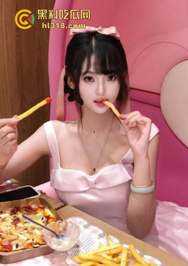 海角乱伦,跟我的刚上大学的表妹开房,尝试大胆酒店开门露出啪啪,白虎嫩穴被后入猛操,疯狂喷水!-2