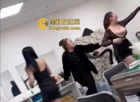 长春桑卉会所后台技师大打出手,疑似是抢客上钟起争执,我相信大奶子肯定没有错!-9