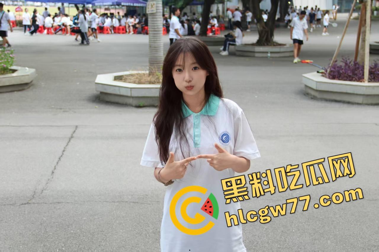 厕所野战被偷拍,白虎骚穴在马桶边被舔穿,口交互舔肉搏一气呵成,是骚是疯分不清了!-3