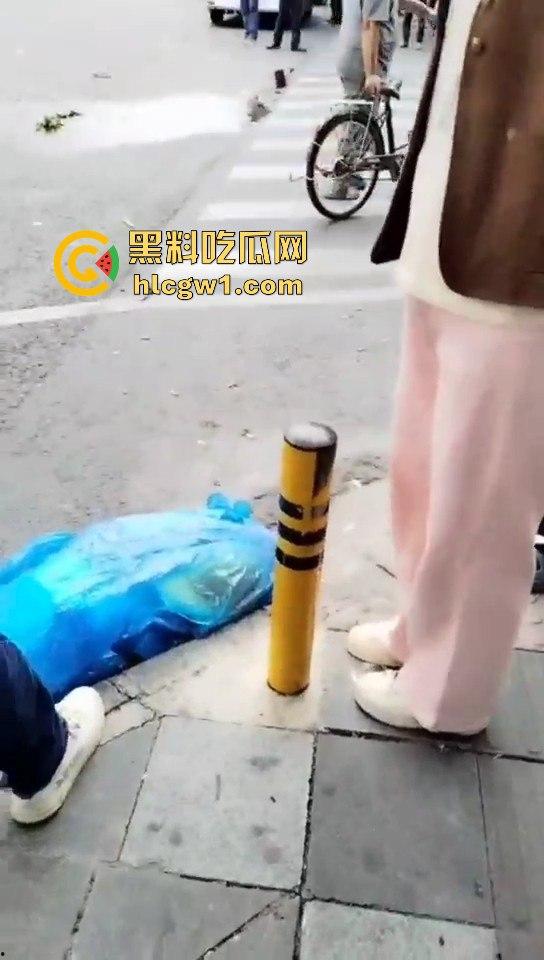 开平市街上惊现人肉保龄球!男子驾车撞飞8人,连刹车都懒得碰,不带刹车像玩游戏一样!-6