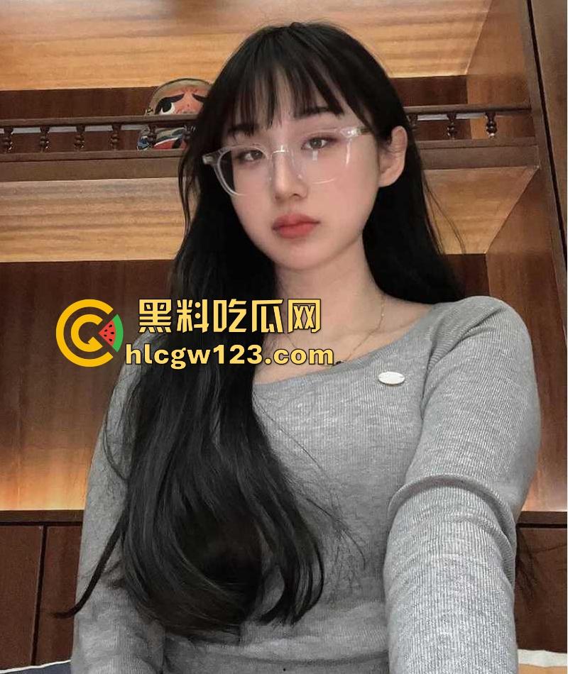 留学生圈又爆大瓜了!英国美女留学生【范黎】酒店3P视频流出 绿帽老公携手单男共玩骚妻 前后夹击无套内射!-2