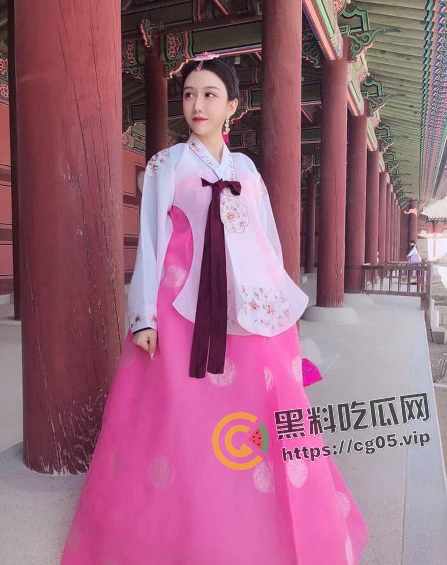 云盘高质量泄密 上海艺术学院校花【李文娅】与男友露脸各种性爱自拍 已经被调教成母狗的样子的了-4