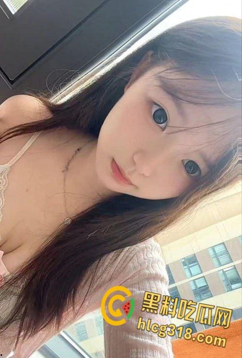 福州信息技术学院【冯朝】,分手被男友曝光自拍视频!对镜自拍粉嫩肉穴,饱满双峰太嫩了 !-1