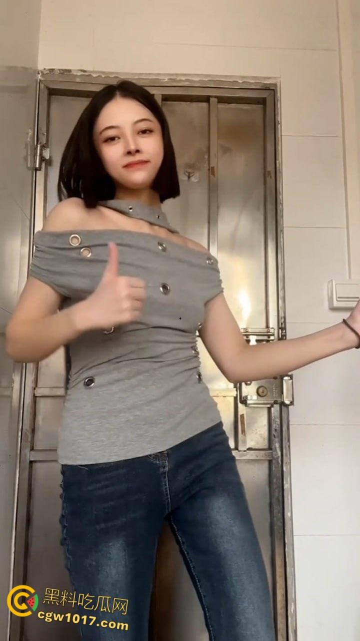 极品福利姬【小西西】最新裸舞流出,性感御姐全裸扭臀抖奶,修长美腿大开跪姿扭腰,让人彻底沦陷瞬间点燃欲火!-1