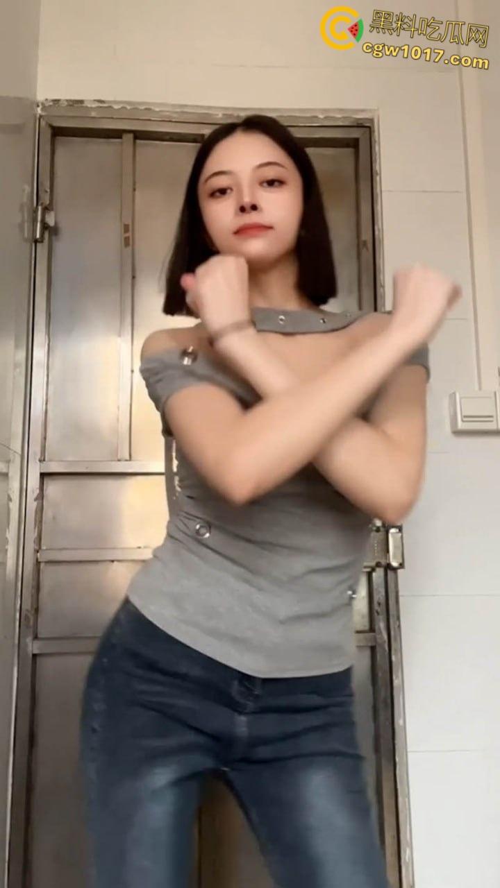 极品福利姬【小西西】最新裸舞流出,性感御姐全裸扭臀抖奶,修长美腿大开跪姿扭腰,让人彻底沦陷瞬间点燃欲火!-2