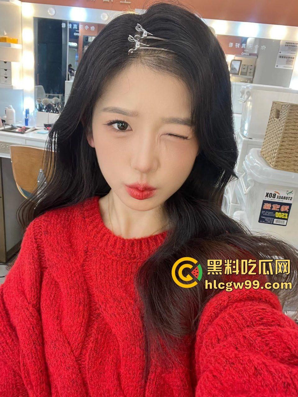 苏州艺术学校反差婊【陈萱怡】自拍高三刚刚发育成熟的纯天然美奶,私底下还高价酒店打炮后入!独家流出-3