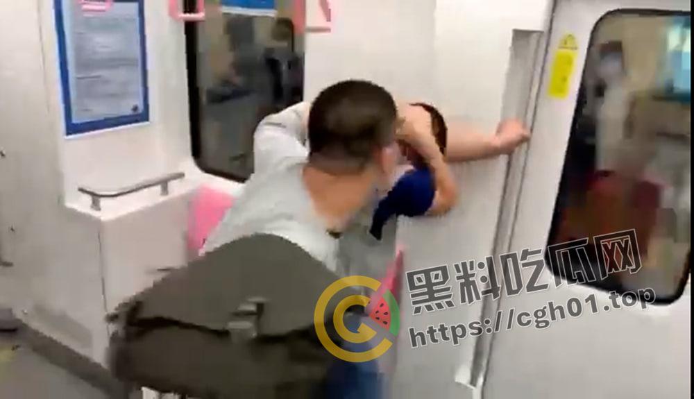 成都地铁男同捉奸 两个胖熊大打出手为了另一个胖熊 都是gay 何必呢-5