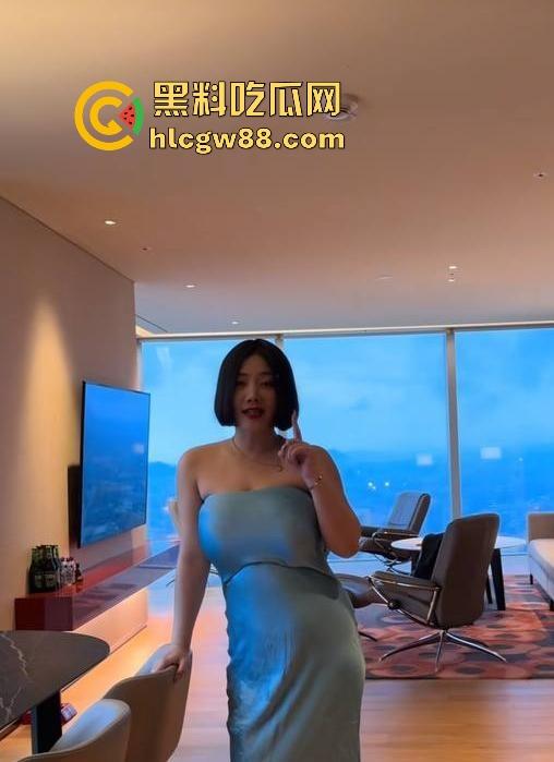 抖音巨乳肥臀反差网红坐拥97万粉丝【兔兔1104】线下约啪肥臀后入 揉奶抖臀 淫叫不断!-12