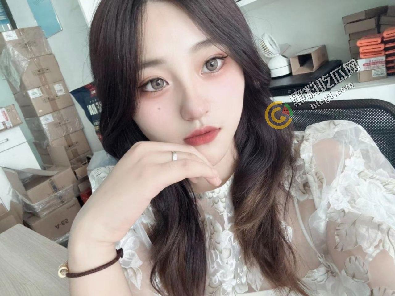 四川税务局「吴晓怡」出轨丑闻大曝光!前男友狠心投稿揭发内幕-1