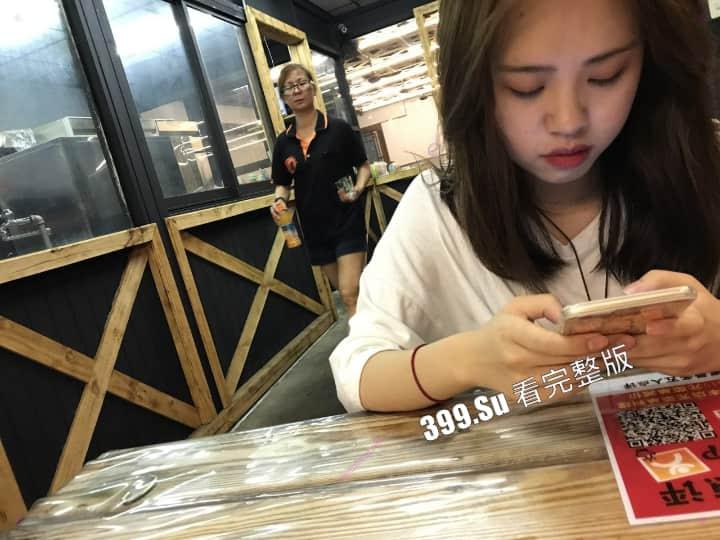 长相甜美的大一新生 抢手学妹被校内老油条设酒局灌醉 带回房间拍摄迷奸视频 露脸无套内射-4