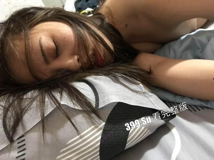 长相甜美的大一新生 抢手学妹被校内老油条设酒局灌醉 带回房间拍摄迷奸视频 露脸无套内射-18