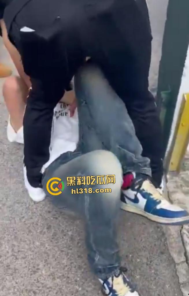 上海杨浦地下车库惊爆恶霸群殴未成年人,恶霸女友还竖大拇指点赞叫嚣-6