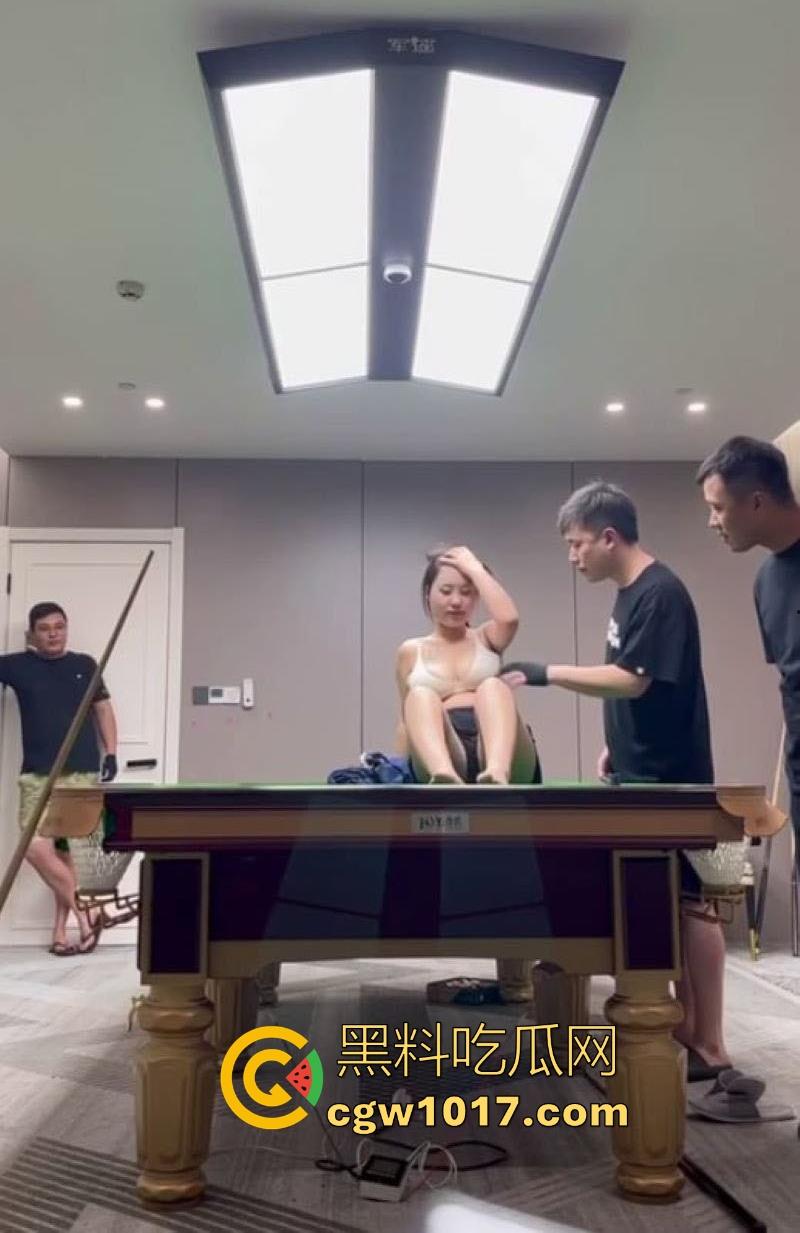 江苏东台名爵台球厅神级活动！与一杆清台送巨乳母狗陪睡，台球宝贝口交爆操，表面是正规台球厅实际就是大型卖淫场所！-6