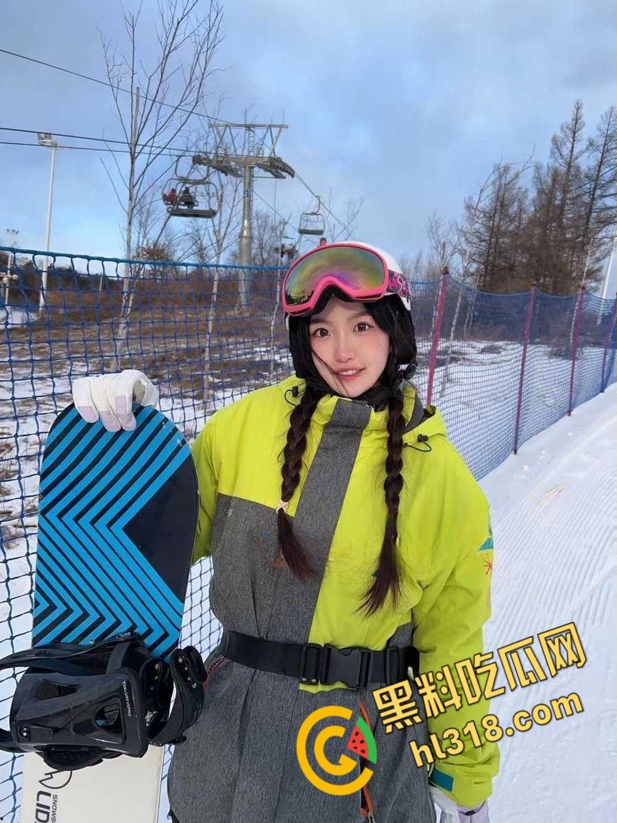 湖北师范大学【曾晓婷】，模样清纯得像个邻家妹妹，但骨子里骚得要命，被22厘米巨物捣得乱颤 !-3