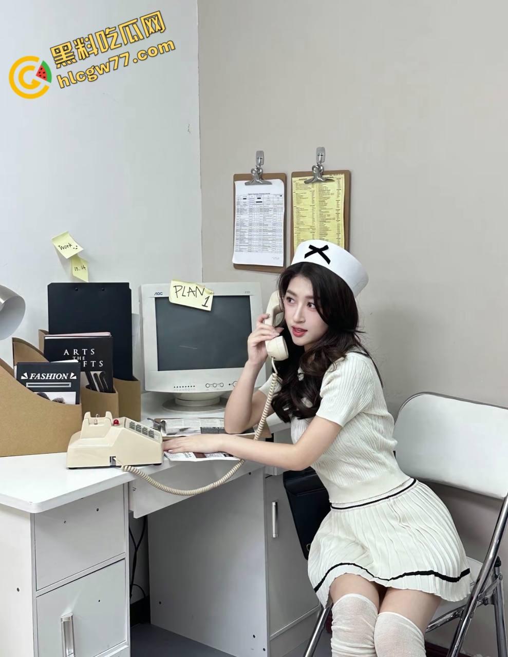 湖南长沙技术学院学姐【郭琳琳】清纯皮下骚到爆！黑丝捆绑肛塞狂浪，粉鲍淫叫勾金主猛操！-2