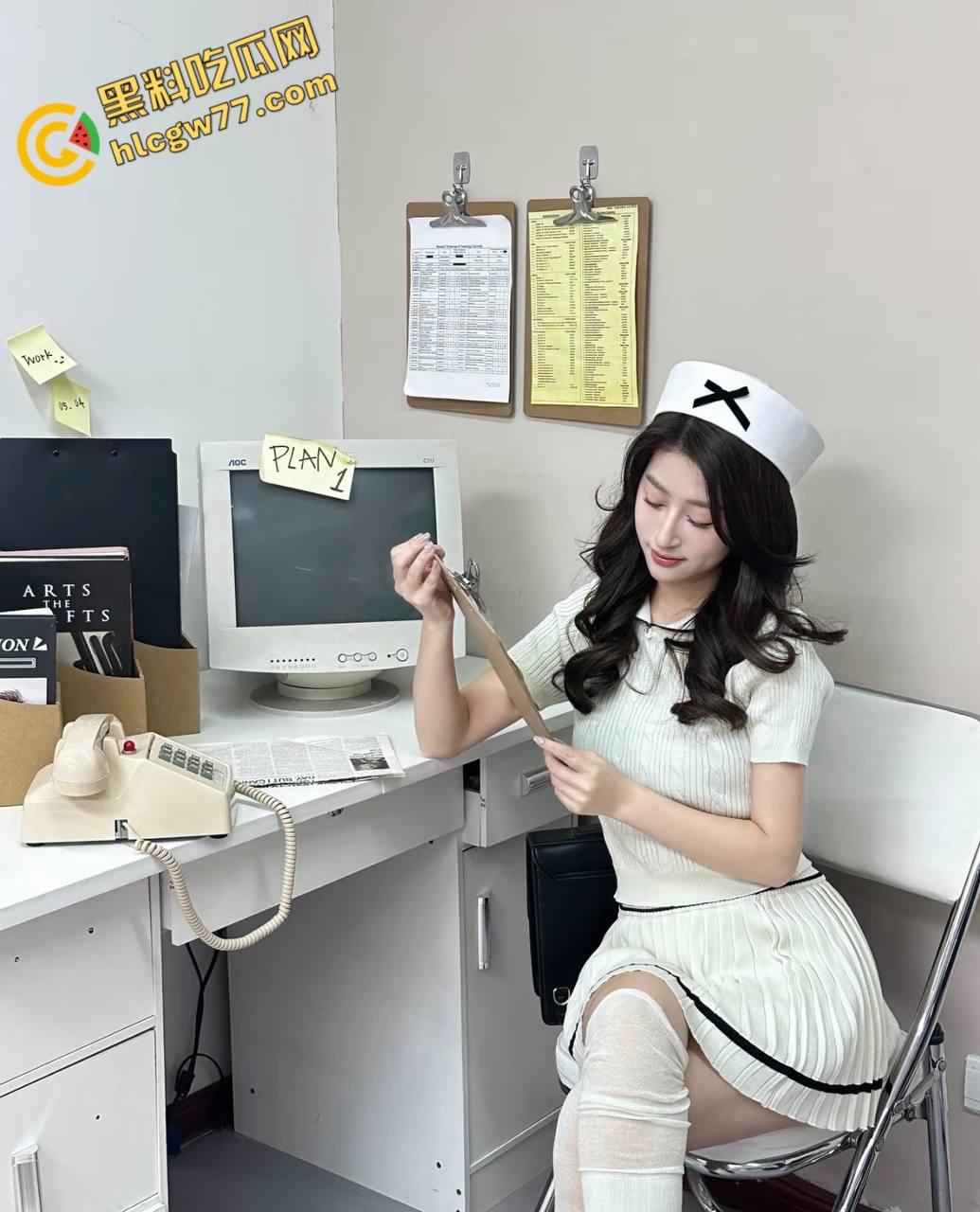 湖南长沙技术学院学姐【郭琳琳】清纯皮下骚到爆！黑丝捆绑肛塞狂浪，粉鲍淫叫勾金主猛操！-3