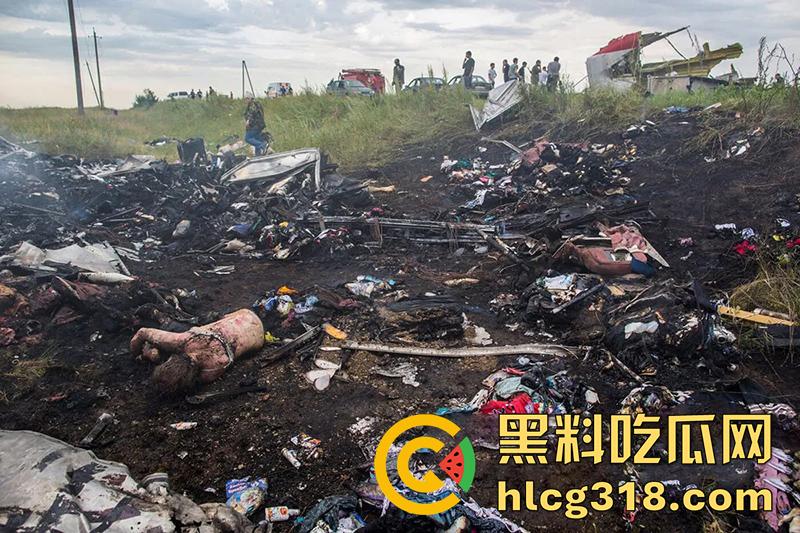暗网流出尸海现场!马航MH17空难,遍地尸骸裸体女尸触目惊心,航空公司内部罕见画面胆小勿入!-2