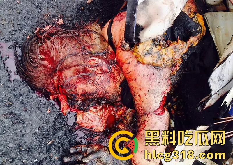 暗网流出尸海现场!马航MH17空难,遍地尸骸裸体女尸触目惊心,航空公司内部罕见画面胆小勿入!-6