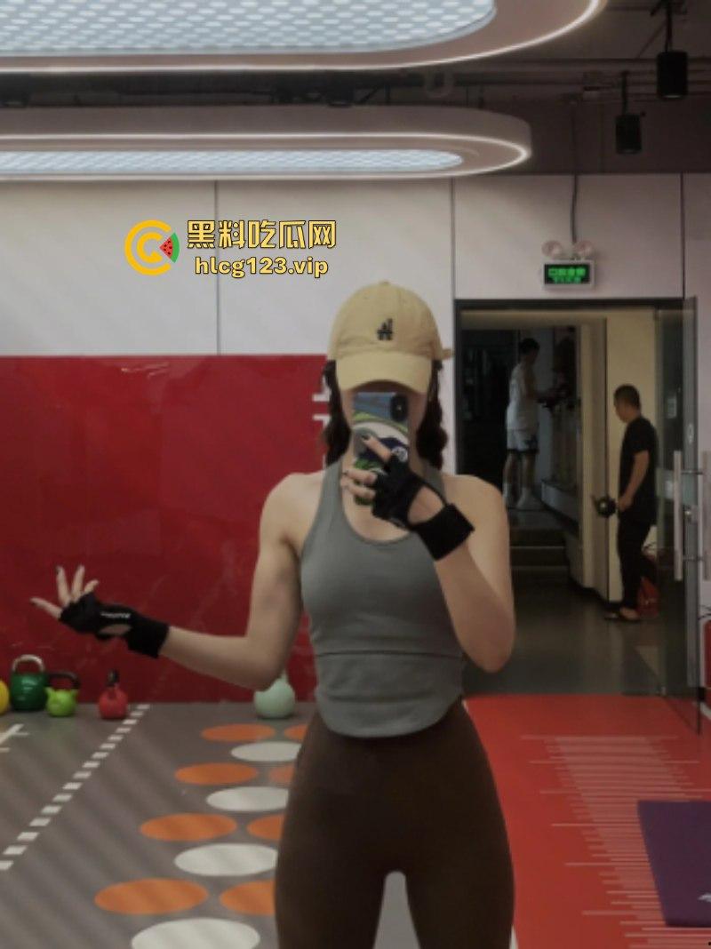 抖音15万粉丝【黄阿玛】平时爱骑车健身身材巨好的完美炮架 骑行圈果然乱!-5