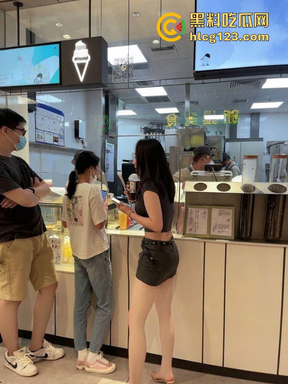 江苏人妻骚母狗苗慧慧，反差婊被爆出绿老公成马，情趣制服全是给别的男人穿！-1