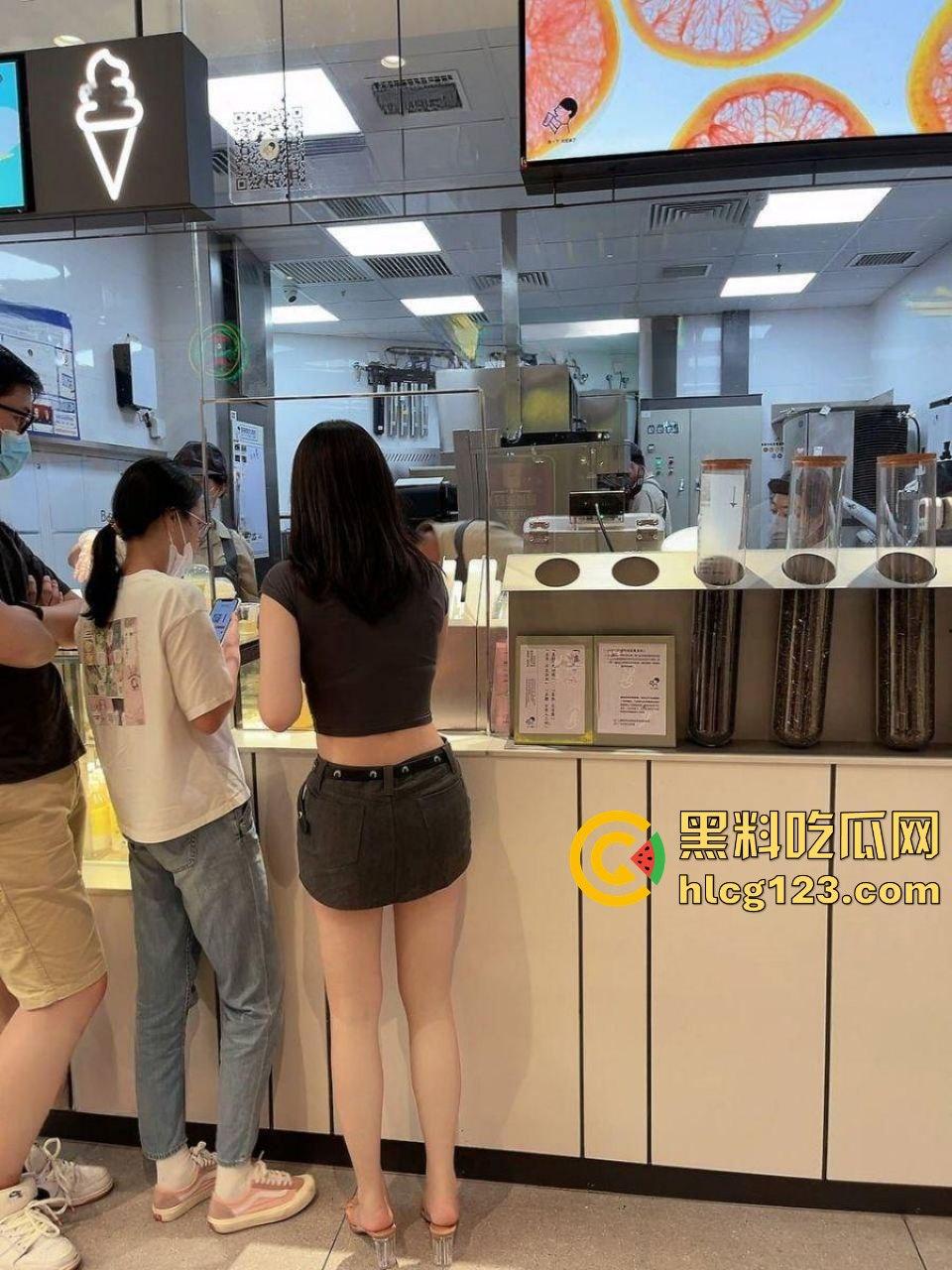 江苏人妻骚母狗苗慧慧，反差婊被爆出绿老公成马，情趣制服全是给别的男人穿！-3