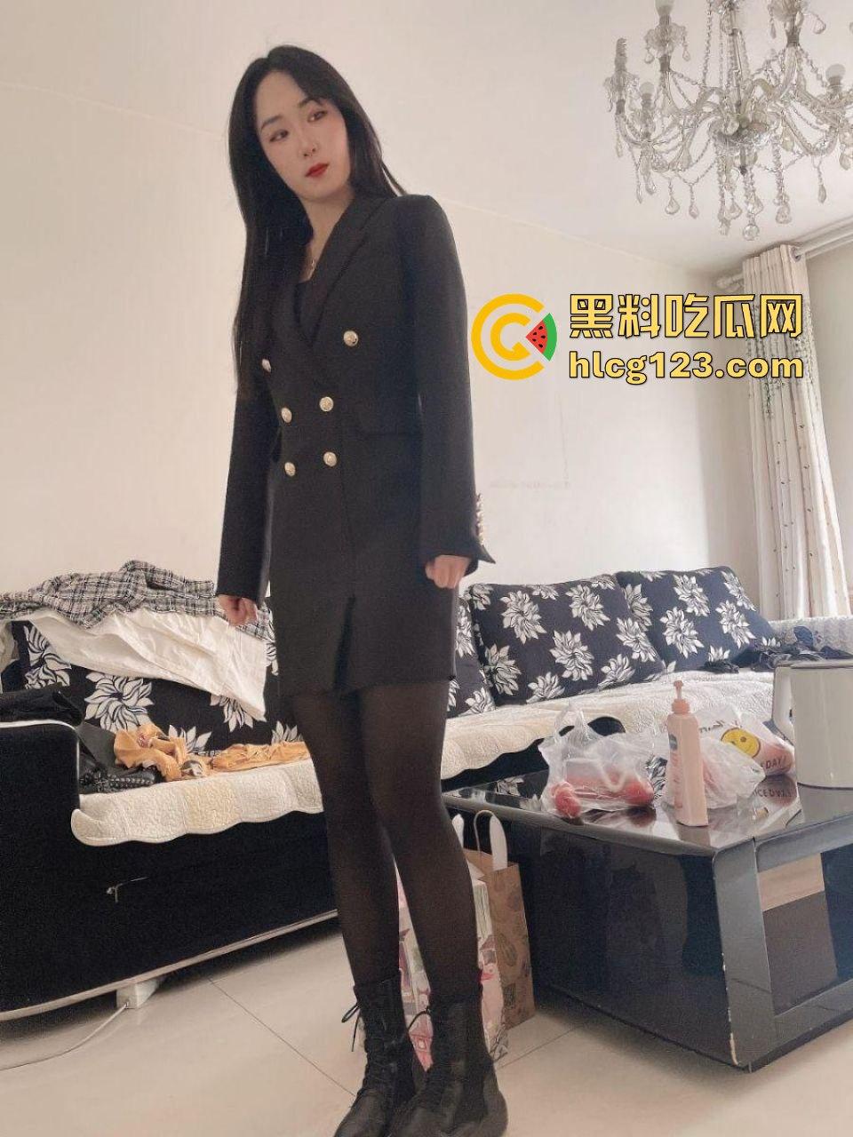 江苏人妻骚母狗苗慧慧，反差婊被爆出绿老公成马，情趣制服全是给别的男人穿！-6