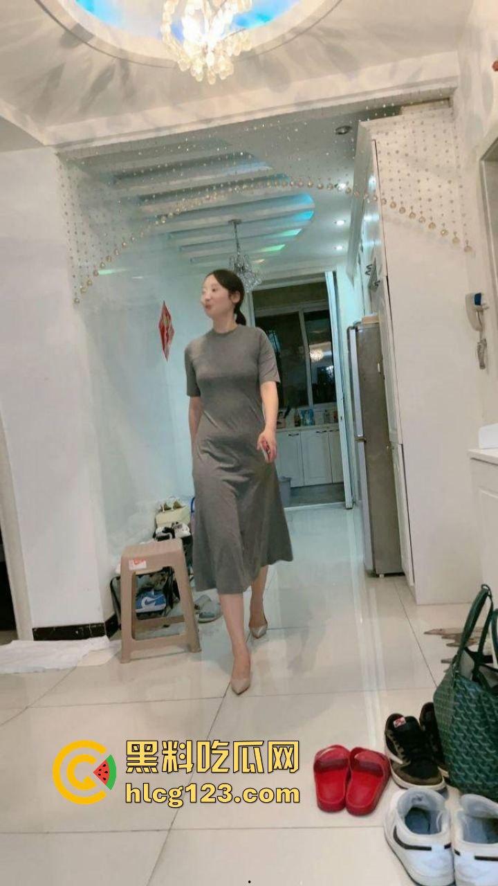 江苏人妻骚母狗苗慧慧，反差婊被爆出绿老公成马，情趣制服全是给别的男人穿！-8