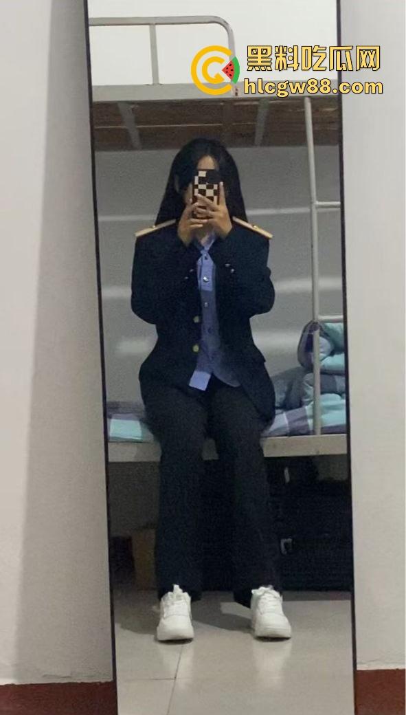 玩和平精英撩到骚货妹子，装纯给我骗皮肤，转头变身贱狗勾搭全图男，铁路学校的婊子明年毕业不知祸害谁！-8