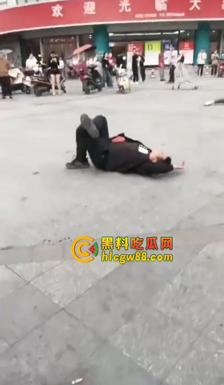 浙江绍兴大润发门口血案惊现,大唐街头持刀狂砍,多人倒地不起,随机连杀四人场面太他妈狠了!-7