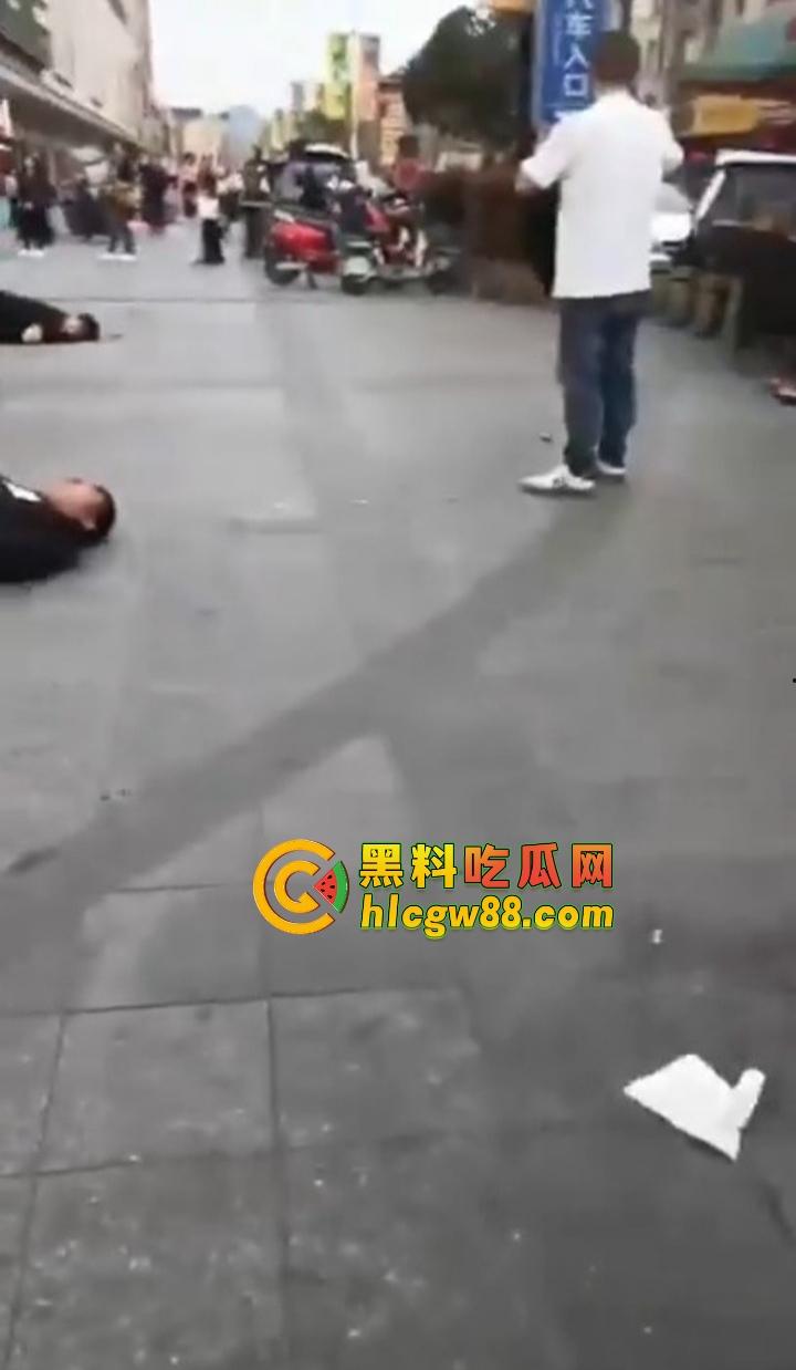 浙江绍兴大润发门口血案惊现,大唐街头持刀狂砍,多人倒地不起,随机连杀四人场面太他妈狠了!-8