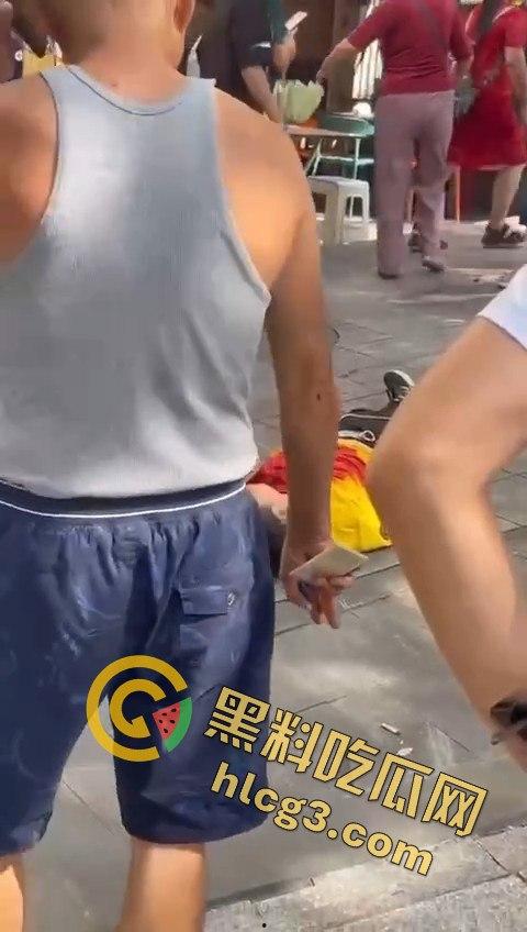 重庆南坪区男子因情感纠葛怒捅前妻现男友,血溅街头引发路人围观!-7