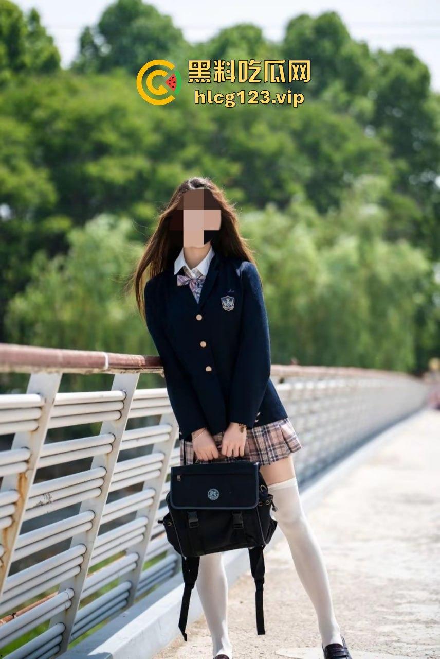 女大学生反差婊爆料!清纯校花撕下伪装,主动脱裤撅臀求后入,刷新你对乖乖女的认知!-1