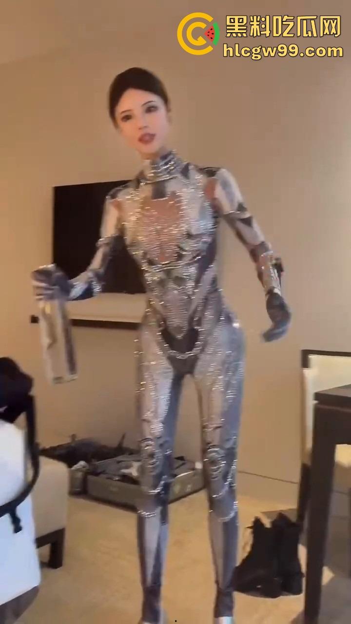 勇敢的人已经提前享受了,机器人不仅能扭秧歌,还能端茶倒水,陪睡开房这颜值不输3000块的外围!-9