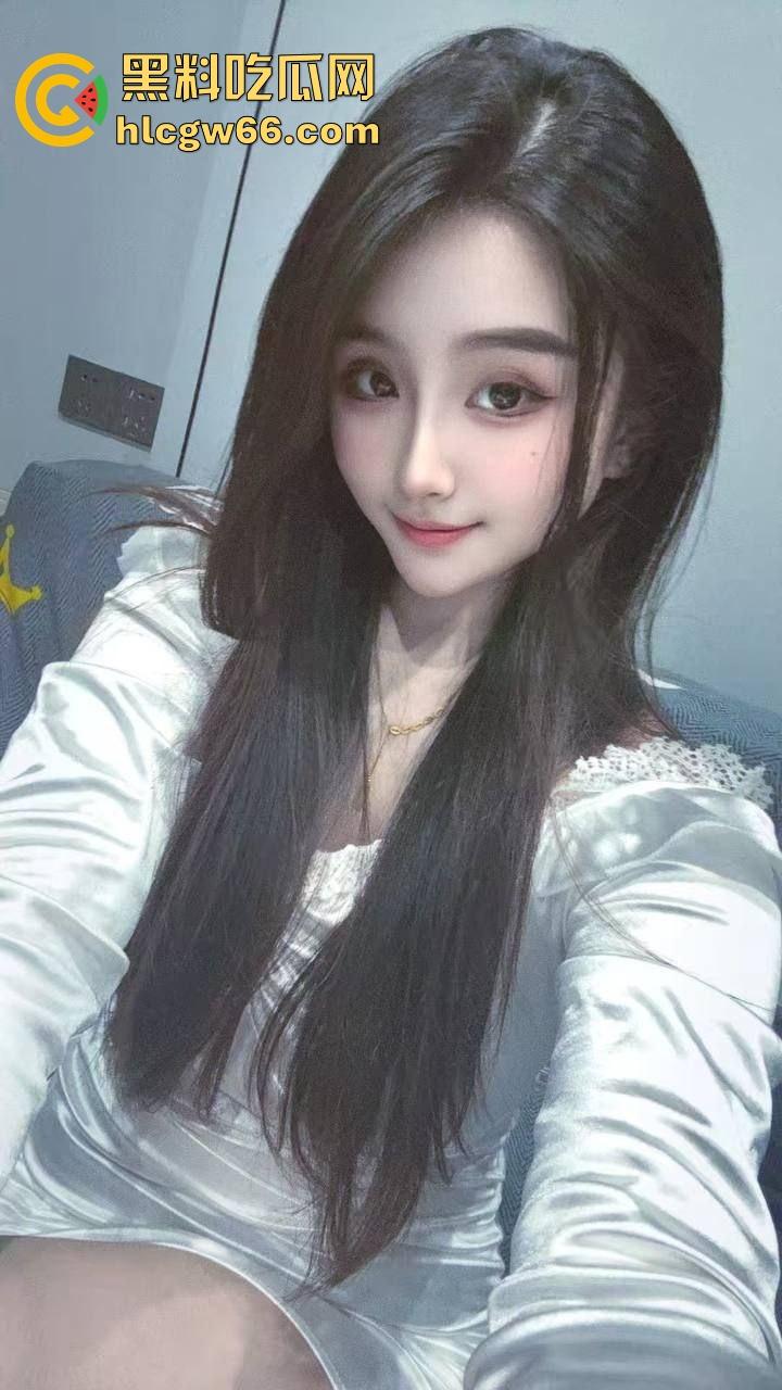 快手直播花样真多 为了博取流量用绳子摩擦骚逼 也不知道里面有没有穿内裤 真是逆天!-2