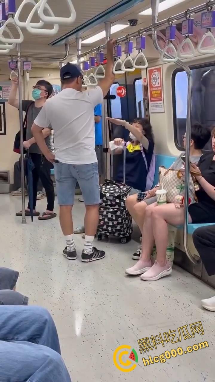 台北地铁上演魔法大战！阿伯阿嬷座位之争秒变咒术对决，乘客笑到扶墙，这波是哈利波特vs.邓布利多？-6
