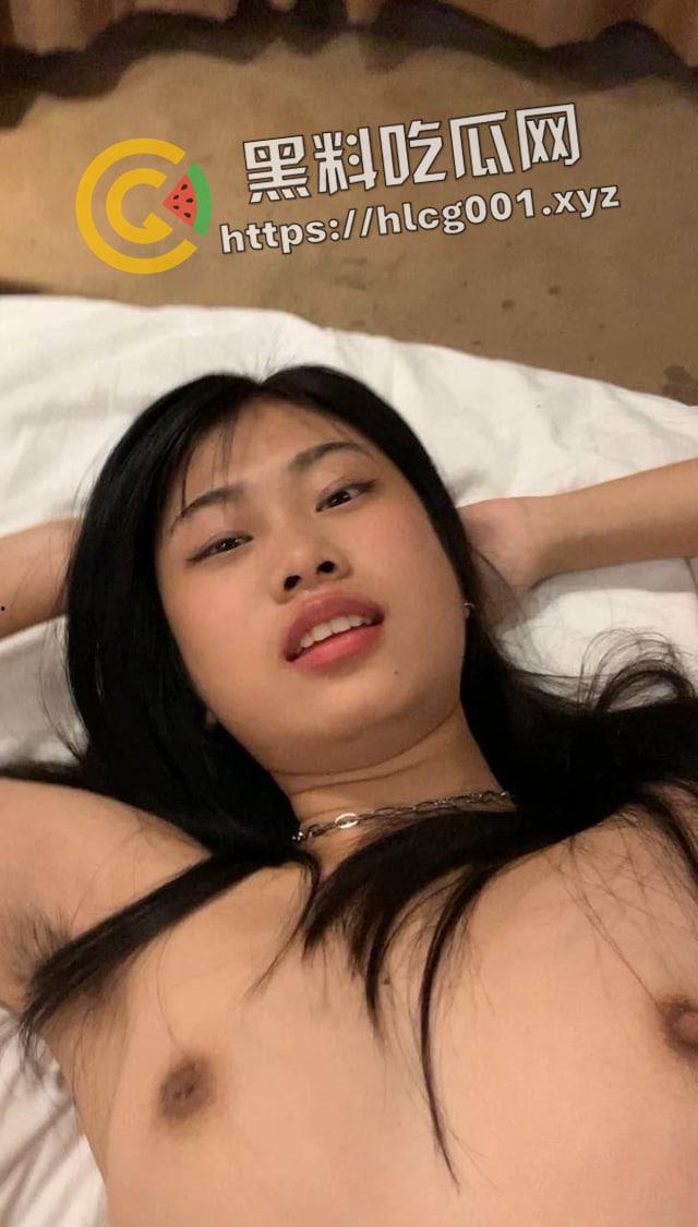 浙江宁波名媛的真实面孔 星巴克手里拿 大屌硬往逼立塞 被操到声嘶力竭还不停下 果然公车就是不心疼-14