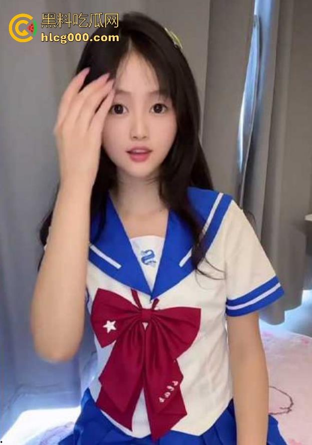 海角乱伦，萝莉少女主动献身，跪地勾魂浪叫扣人心弦 ，红唇轻唤“爸爸”，透着挑逗欲火！-2