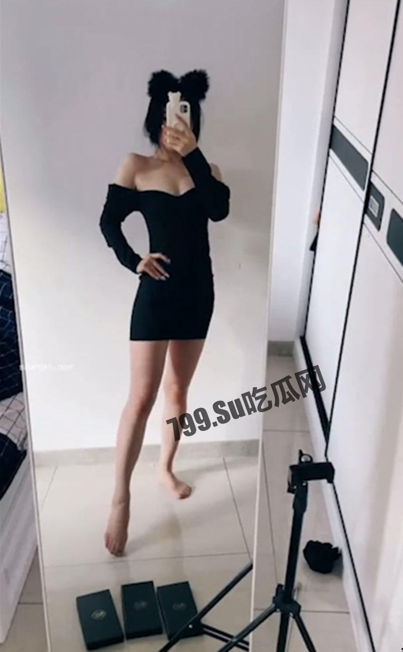 微博 抖音 网红「露露 酷酷的露」当过空姐的舞蹈生在线发骚展示一字马-2