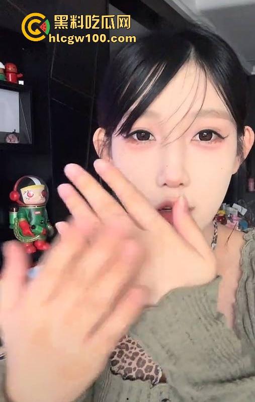 抖音反差母狗【王圆圆】骚气舞蹈视频流出,蕾丝透明装扭的真骚。-5