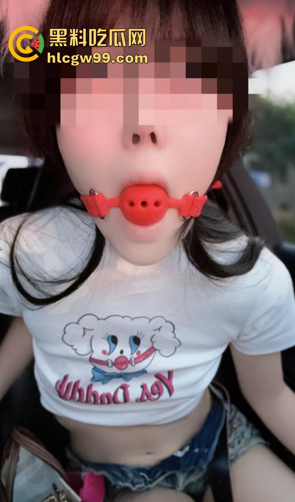 推特极品白虎福利姬『 百变萝莉 』，小母狗穿JK换装掰白虎逼狂舔跳蛋，掰粉嫩骚逼直播让主人射脸！-4