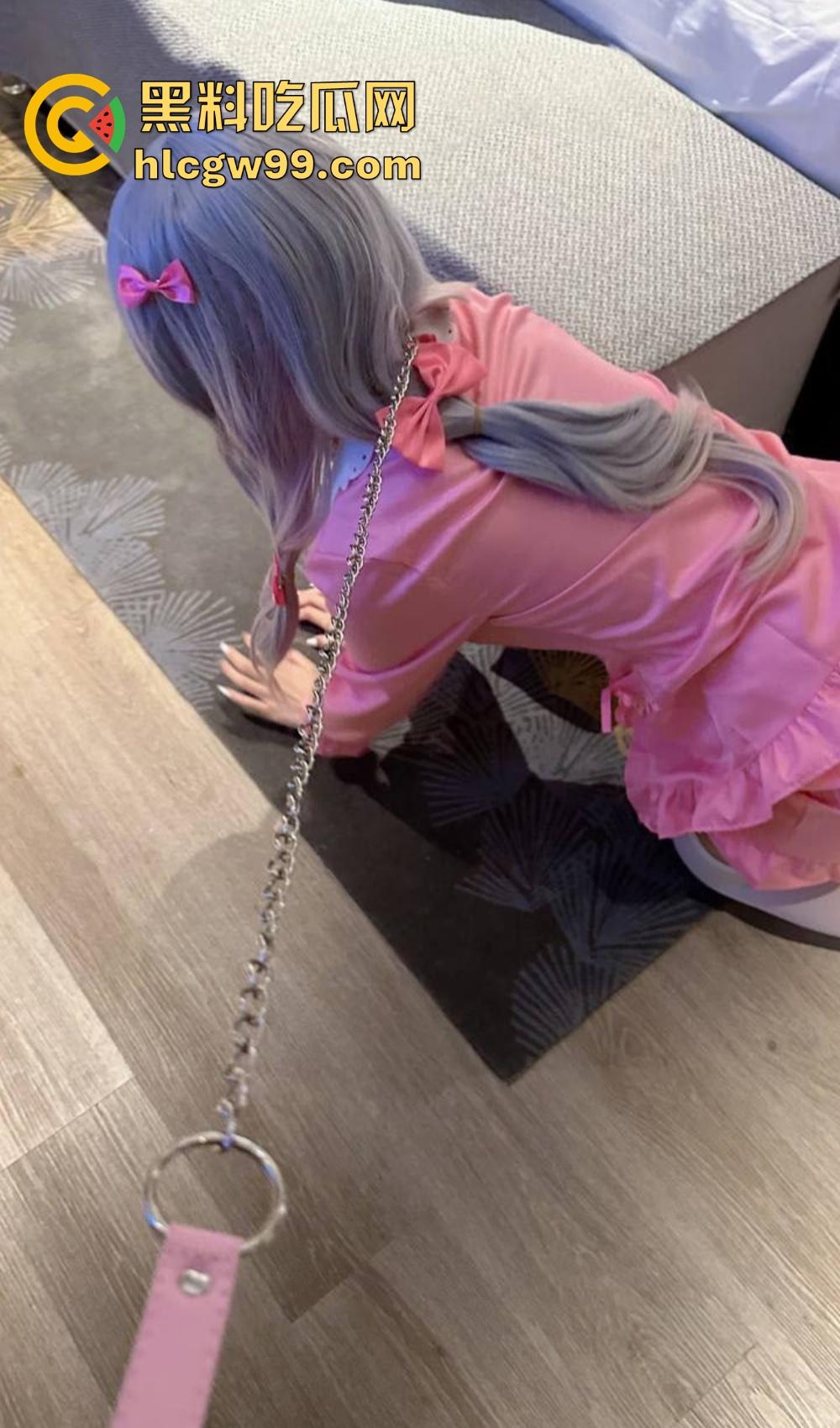 推特极品白虎福利姬『 百变萝莉 』，小母狗穿JK换装掰白虎逼狂舔跳蛋，掰粉嫩骚逼直播让主人射脸！-11