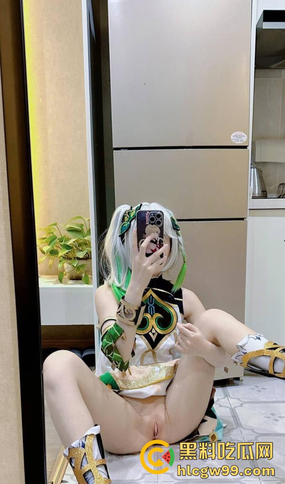 推特极品白虎福利姬『 百变萝莉 』，小母狗穿JK换装掰白虎逼狂舔跳蛋，掰粉嫩骚逼直播让主人射脸！-24