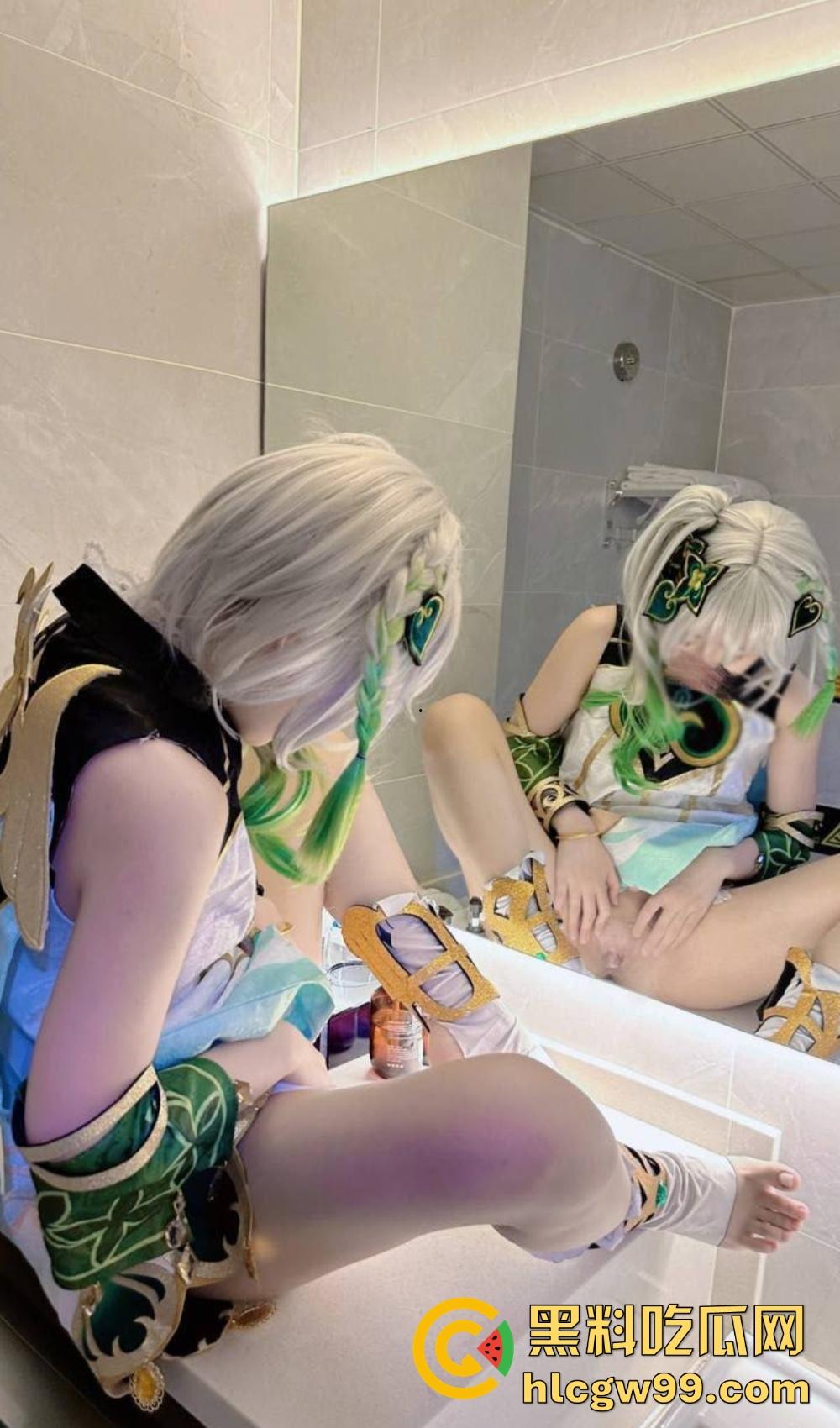 推特极品白虎福利姬『 百变萝莉 』，小母狗穿JK换装掰白虎逼狂舔跳蛋，掰粉嫩骚逼直播让主人射脸！-29