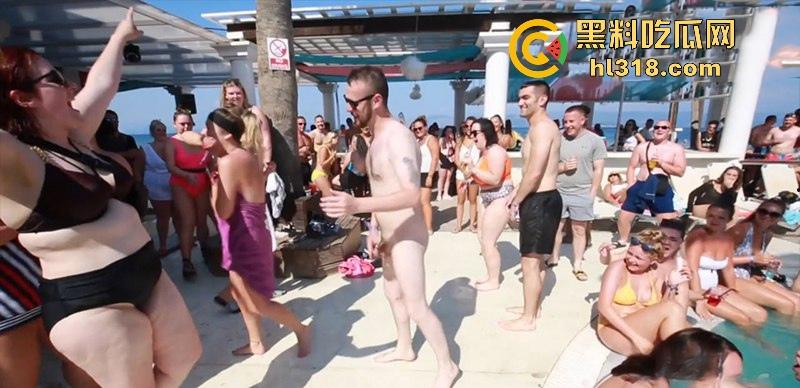 真正的欧美泳池派对狂欢视频,俊男靓女玩各种性爱小游戏,各色诱人酮体尽收眼底,国外就开放!-4