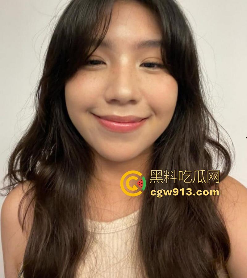 香港医学大学【李咏媚】校外兼职车模被金主相中，重金拿下调教，后入暴操肥臀细腰，道具开发肛穴！-2